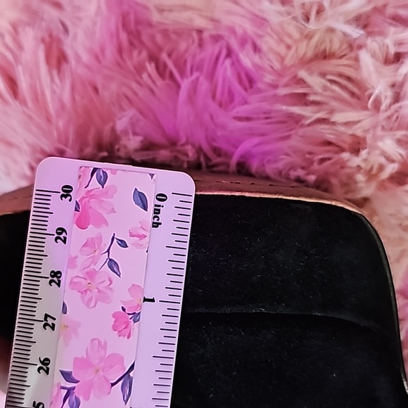 VINCE CAMUTO - Picture 7 of 8